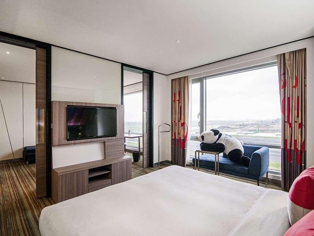 Готель Hyatt Regency Taoyuan International Airport Номер фото A room at the hotel