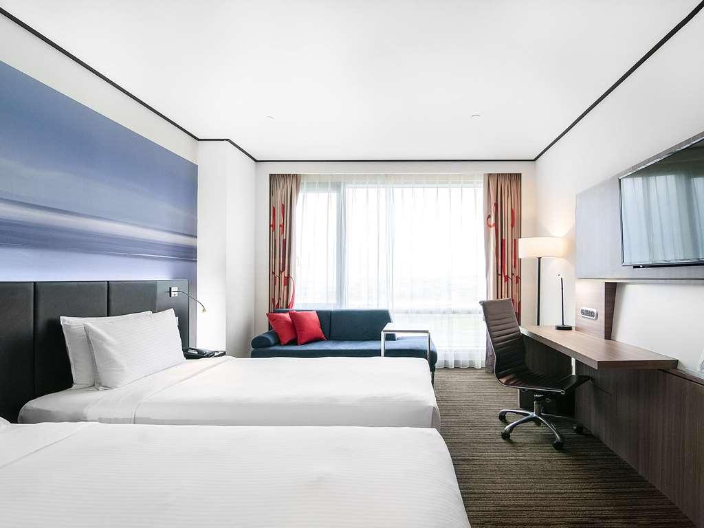 Готель Hyatt Regency Taoyuan International Airport Номер фото A room at the hotel