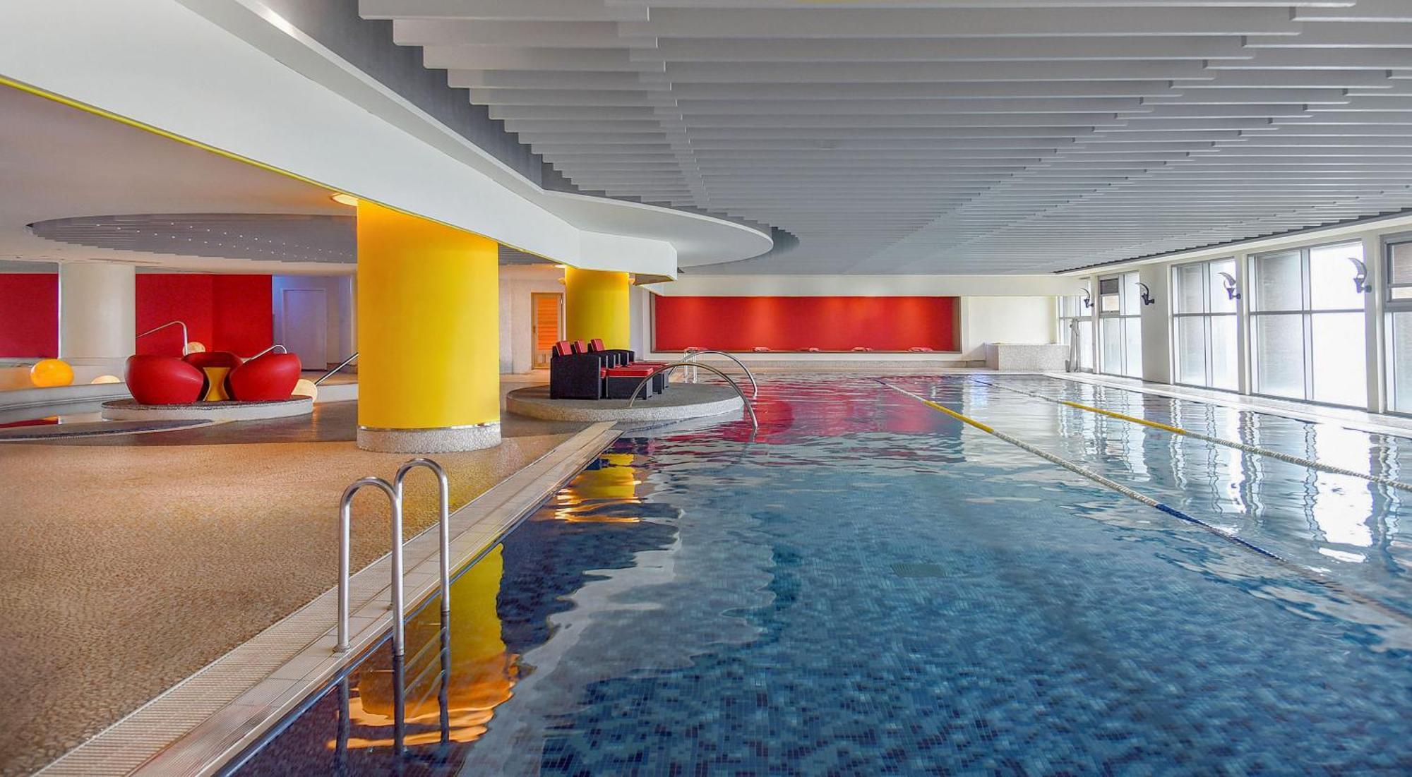 Готель Hyatt Regency Taoyuan International Airport Екстер'єр фото The swimming pool at the hotel