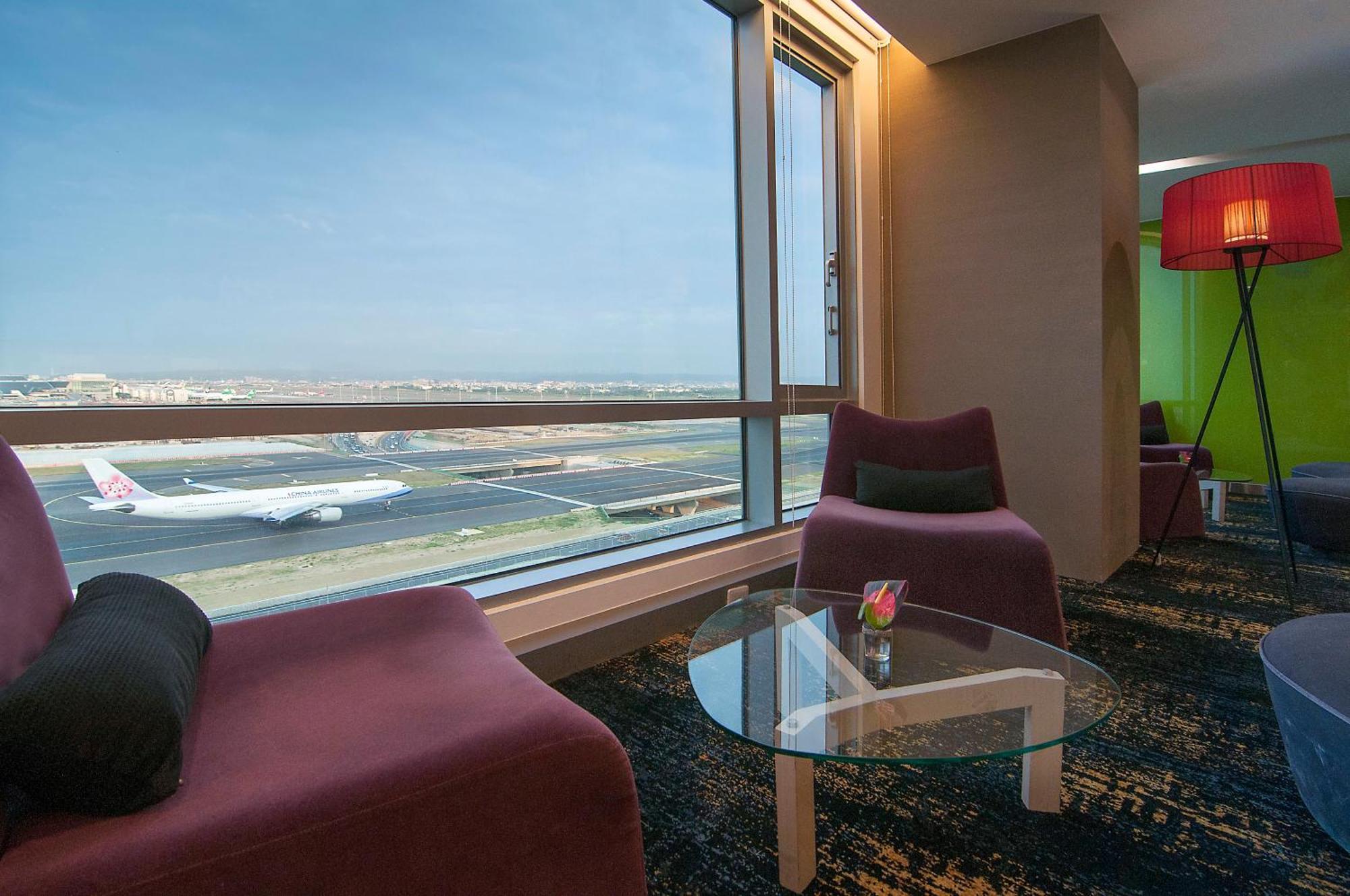 Готель Hyatt Regency Taoyuan International Airport Екстер'єр фото The lounge at the airport