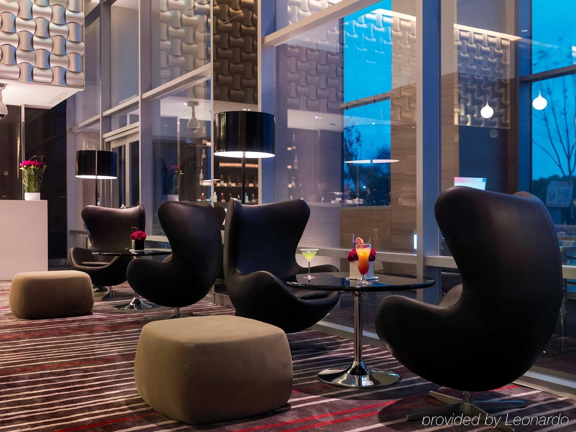 Готель Hyatt Regency Taoyuan International Airport Екстер'єр фото The Egg chair