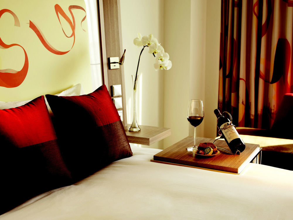 Готель Hyatt Regency Taoyuan International Airport Екстер'єр фото A room at the hotel